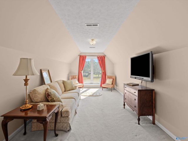 200 Canoe Creek Road, Rainbow City, AL 35906