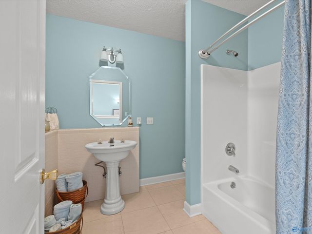 200 Canoe Creek Road, Rainbow City, AL 35906