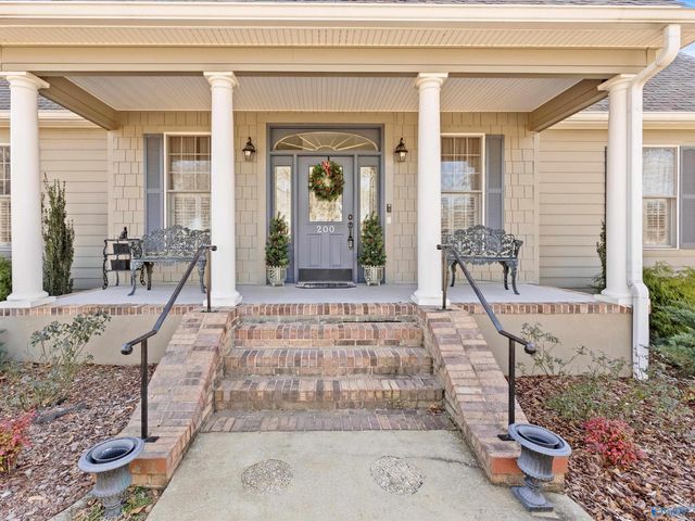 200 Canoe Creek Road, Rainbow City, AL 35906