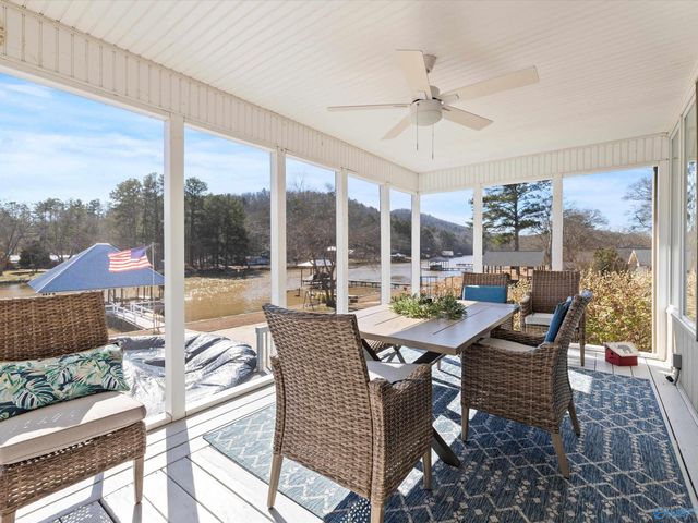 200 Canoe Creek Road, Rainbow City, AL 35906