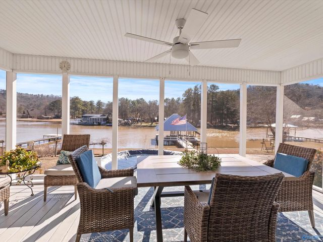 200 Canoe Creek Road, Rainbow City, AL 35906