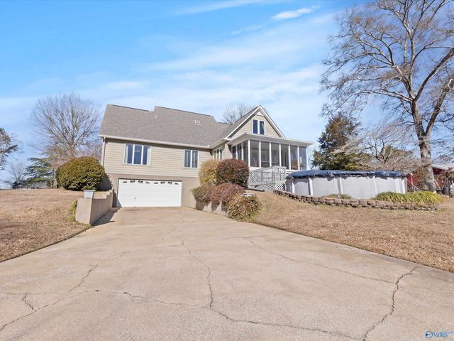 200 Canoe Creek Road, Rainbow City, AL 35906