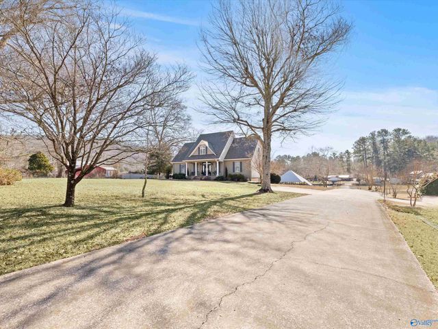 200 Canoe Creek Road, Rainbow City, AL 35906