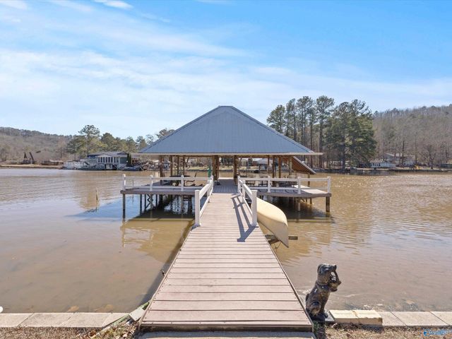 200 Canoe Creek Road, Rainbow City, AL 35906