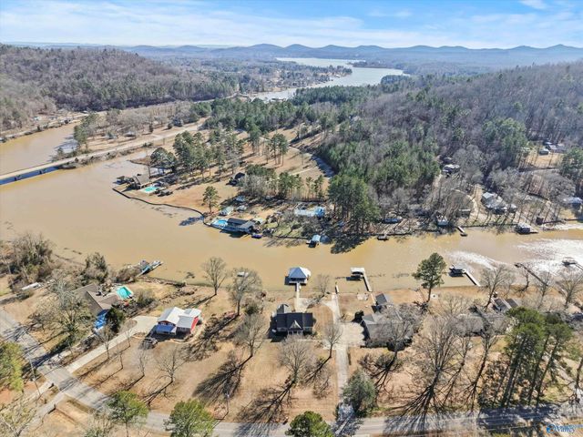 200 Canoe Creek Road, Rainbow City, AL 35906