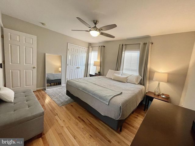 23052 FONTWELL SQ, Sterling, VA 20166