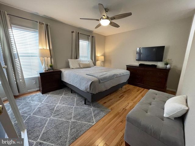 23052 FONTWELL SQ, Sterling, VA 20166