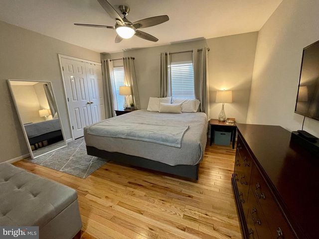 23052 FONTWELL SQ, Sterling, VA 20166