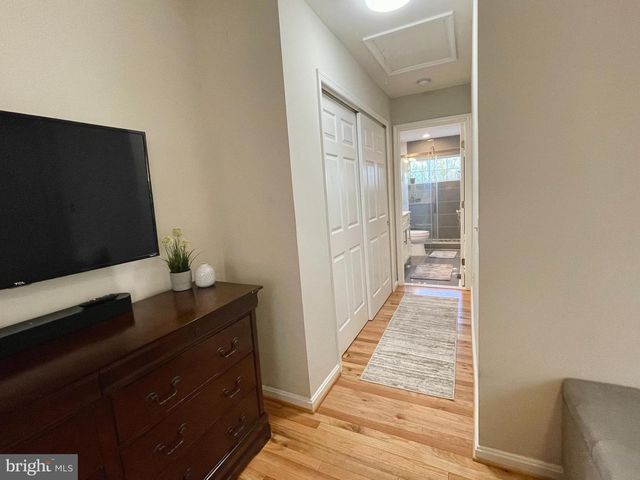 23052 FONTWELL SQ, Sterling, VA 20166