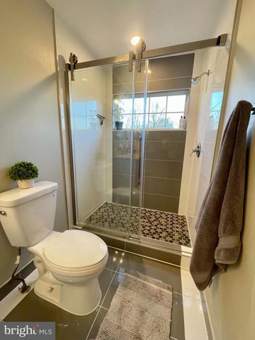 23052 FONTWELL SQ, Sterling, VA 20166