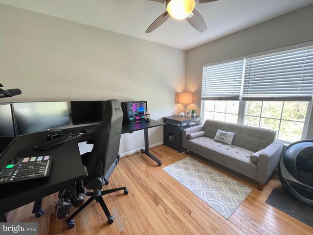 23052 FONTWELL SQ, Sterling, VA 20166