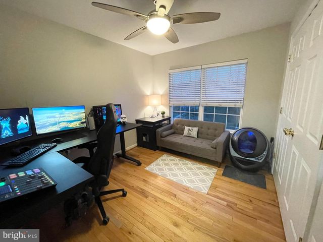 23052 FONTWELL SQ, Sterling, VA 20166
