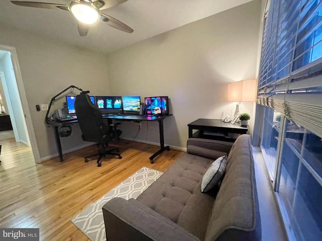23052 FONTWELL SQ, Sterling, VA 20166