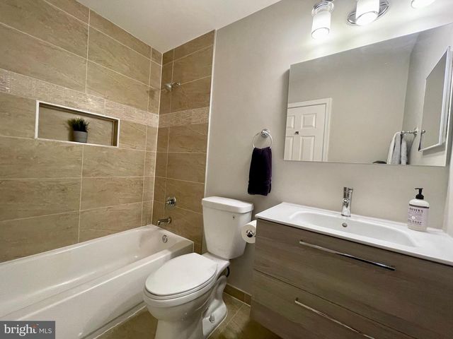 23052 FONTWELL SQ, Sterling, VA 20166