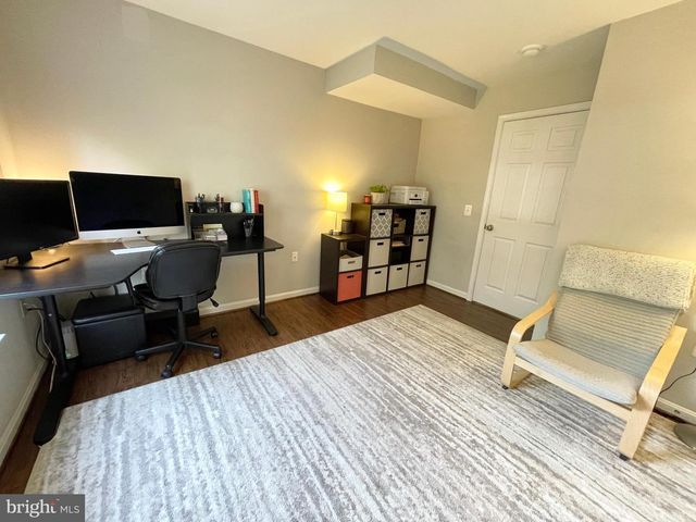 23052 FONTWELL SQ, Sterling, VA 20166