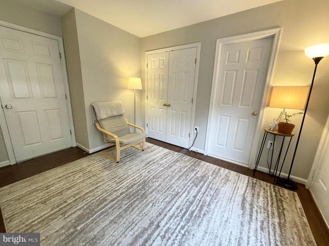 23052 FONTWELL SQ, Sterling, VA 20166