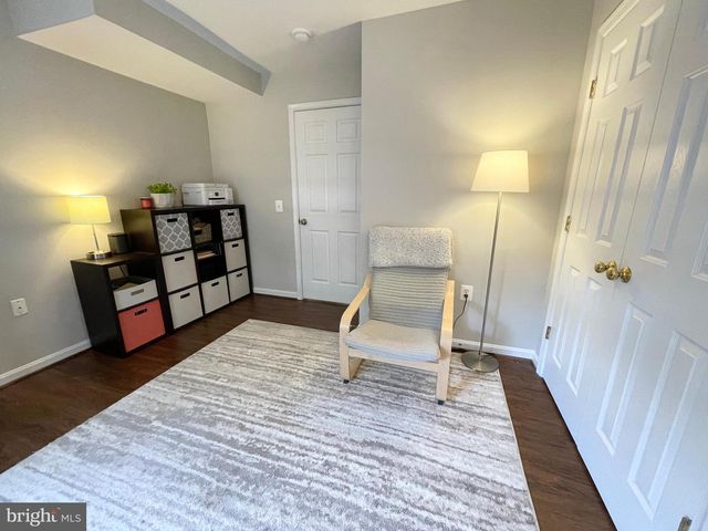 23052 FONTWELL SQ, Sterling, VA 20166