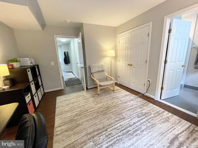 23052 FONTWELL SQ, Sterling, VA 20166