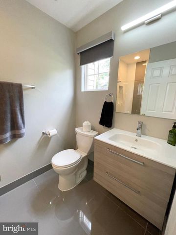 23052 FONTWELL SQ, Sterling, VA 20166