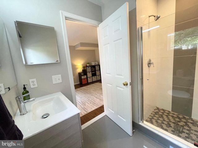 23052 FONTWELL SQ, Sterling, VA 20166