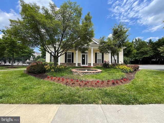 23052 FONTWELL SQ, Sterling, VA 20166