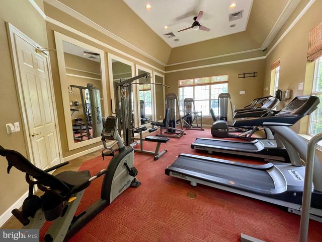 23052 FONTWELL SQ, Sterling, VA 20166