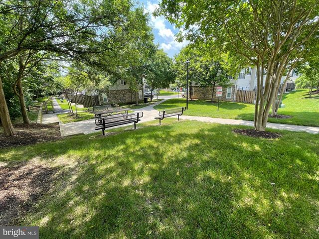 23052 FONTWELL SQ, Sterling, VA 20166