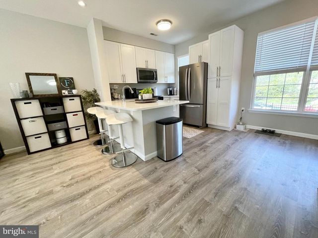 23052 FONTWELL SQ, Sterling, VA 20166