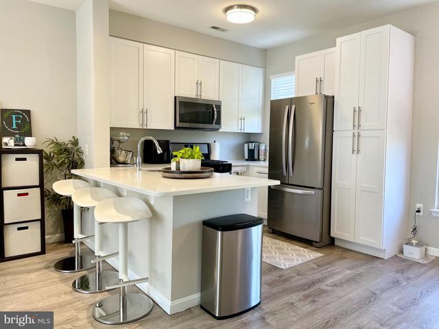 23052 FONTWELL SQ, Sterling, VA 20166