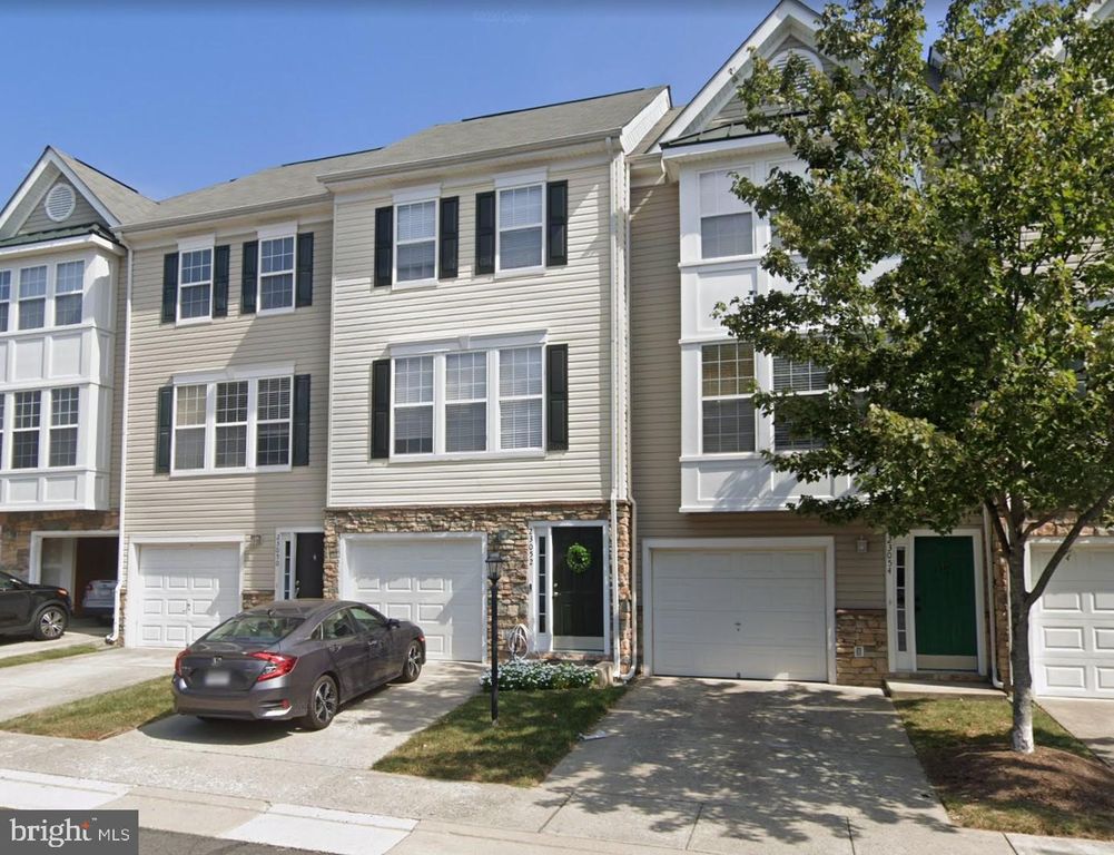 23052 FONTWELL SQ, Sterling, VA 20166