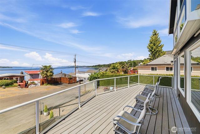 28630 Soundview Drive S, Des Moines, WA 98198