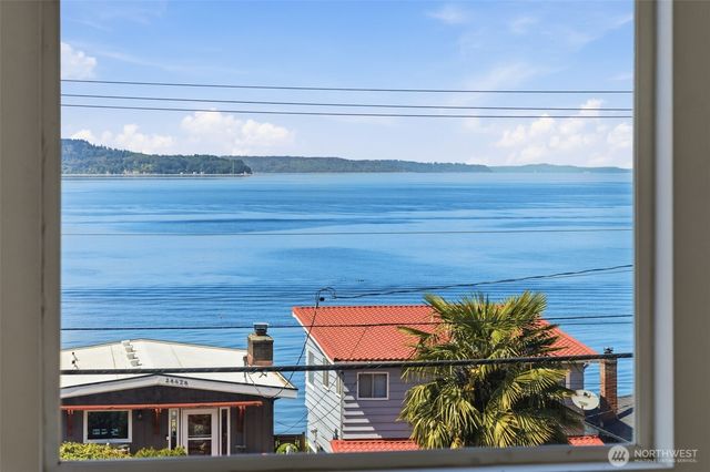 28630 Soundview Drive S, Des Moines, WA 98198