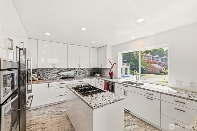 28630 Soundview Drive S, Des Moines, WA 98198