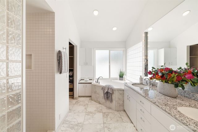 28630 Soundview Drive S, Des Moines, WA 98198