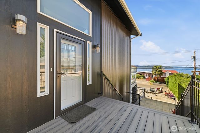 28630 Soundview Drive S, Des Moines, WA 98198