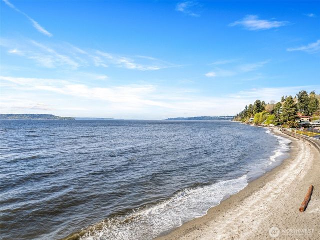 28630 Soundview Drive S, Des Moines, WA 98198