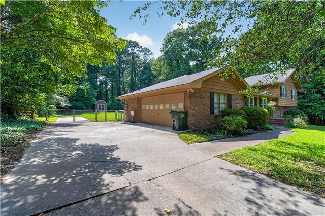 2197 Valley Creek Circle, Snellville, GA 30078