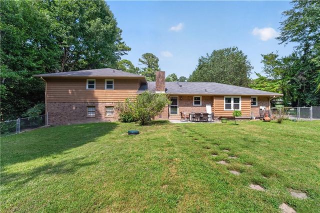 2197 Valley Creek Circle, Snellville, GA 30078