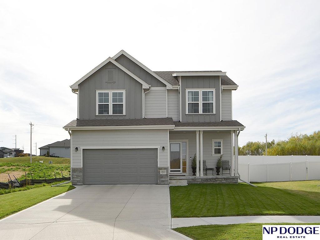 18113 Sage Circle, Omaha, NE 68136
