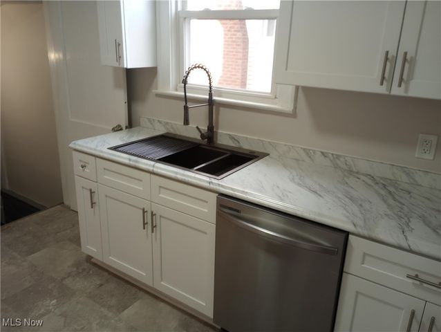 445 Beechwood Drive, Akron, OH 44320