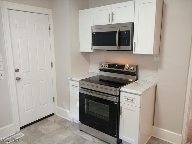 445 Beechwood Drive, Akron, OH 44320