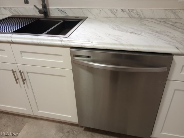 445 Beechwood Drive, Akron, OH 44320