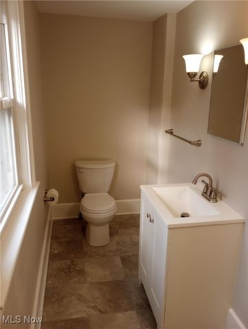 445 Beechwood Drive, Akron, OH 44320