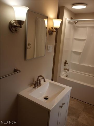 445 Beechwood Drive, Akron, OH 44320