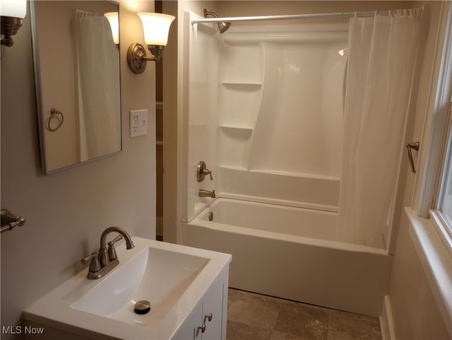 445 Beechwood Drive, Akron, OH 44320