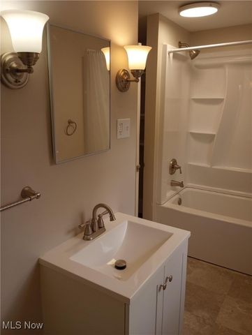 445 Beechwood Drive, Akron, OH 44320