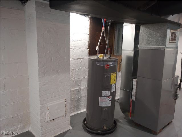 445 Beechwood Drive, Akron, OH 44320