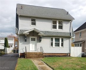 445 Beechwood Drive, Akron, OH 44320
