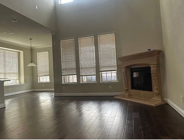 903 Red Deer Drive, Euless, TX 76039