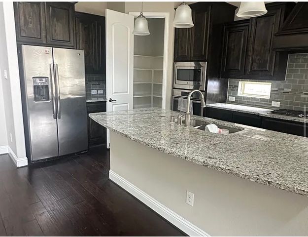 903 Red Deer Drive, Euless, TX 76039